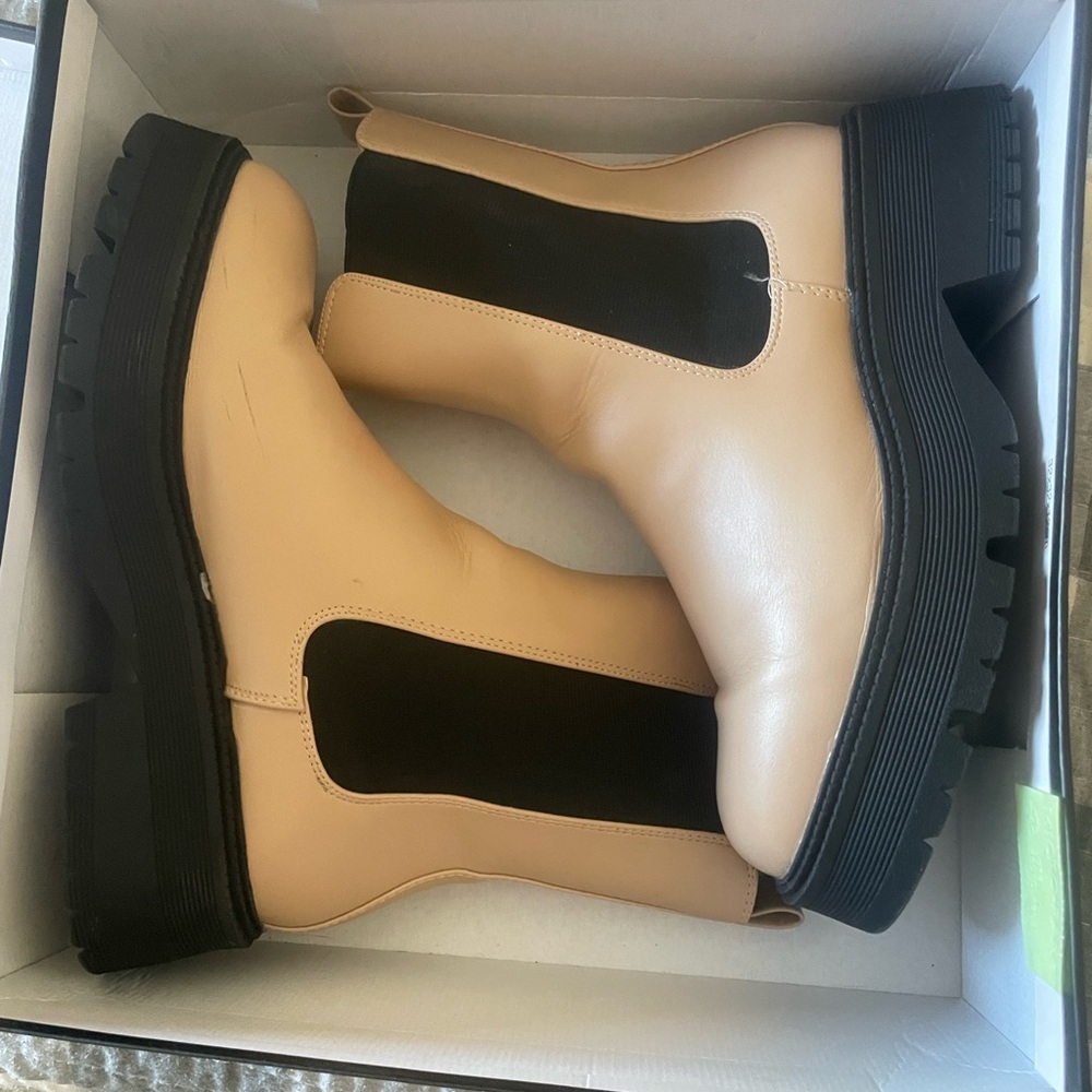 Mia Lena boot size 7.5 in color nude